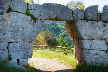 Sarasen Kapı ve Çokgen Duvarlar - İtalya