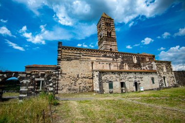 Kutsal Teslis Kilisesi Saccargia - Sardunya - İtalya