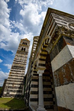 Kutsal Teslis Kilisesi Saccargia - Sardunya - İtalya
