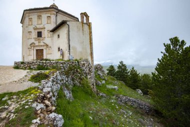 Santa Maria della Pieta Kilisesi - Calascio İtalya