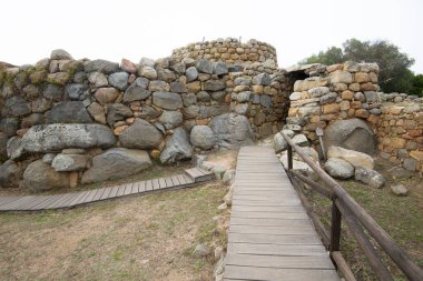 Nuraghe La Prisgiona Arkeolojik Alanı - Sardinya - İtalya