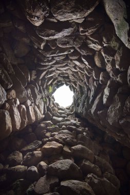 Nuraghe La Prisgiona Arkeolojik Alanı - Sardinya - İtalya