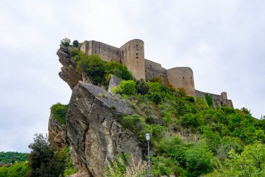 Roccascalegna Ortaçağ Kalesi - İtalya