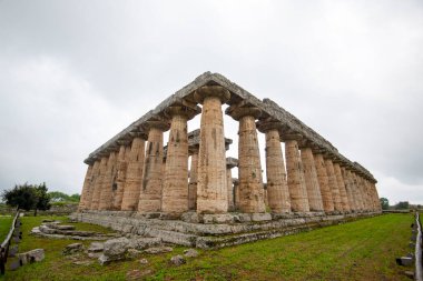 Paestum Arkeoloji Parkındaki Hera Tapınağı - İtalya
