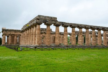 Paestum Arkeoloji Parkındaki Hera Tapınağı - İtalya
