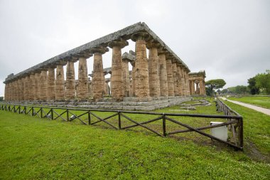 Paestum Arkeoloji Parkındaki Hera Tapınağı - İtalya