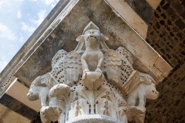 Kutsal Teslis Kilisesi 'ndeki Gargoyles - Sardinya - İtalya