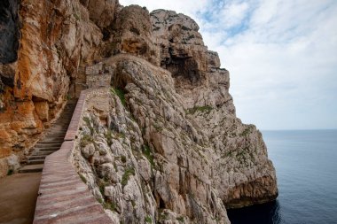 Neptune Grotto Merdivenine Erişim - Sardunya - İtalya