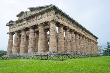Paestum Arkeoloji Parkında Poseidon Tapınağı - İtalya