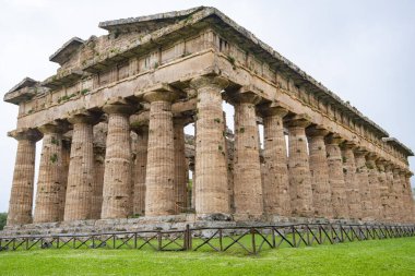 Paestum Arkeoloji Parkında Poseidon Tapınağı - İtalya