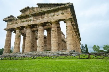 Paestum Arkeoloji Parkında Poseidon Tapınağı - İtalya