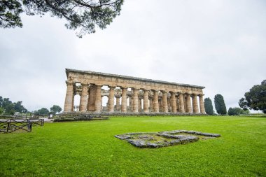 Paestum Arkeoloji Parkında Poseidon Tapınağı - İtalya