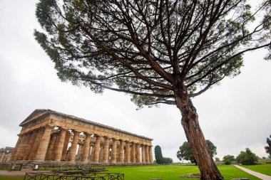 Paestum Arkeoloji Parkında Poseidon Tapınağı - İtalya