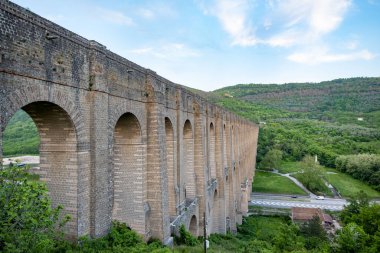 Vanvitelli 'nin su kemeri - İtalya