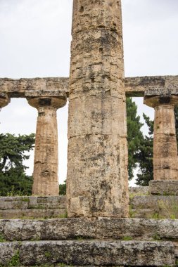 Paestum Arkeoloji Parkındaki Athena Tapınağı - İtalya