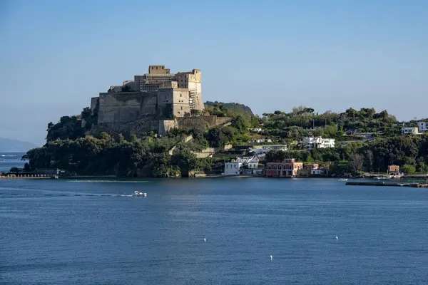 Baia 'nın Aragonese Kalesi - İtalya