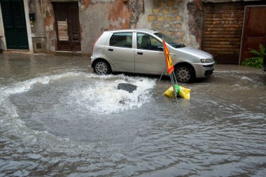 Şehirde Sokak Sel Baskınları