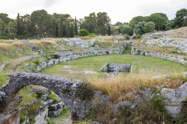 Neapolis Arkeoloji Parkı 'ndaki Roma Amfitiyatrosu - Siracusa - İtalya