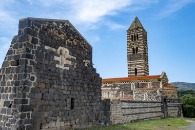 Kutsal Teslis Kilisesi Saccargia - Sardunya - İtalya