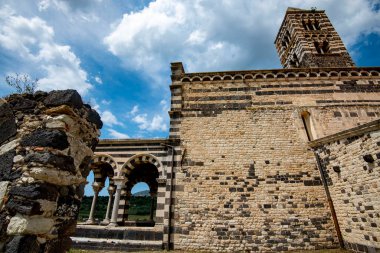 Kutsal Teslis Kilisesi Saccargia - Sardunya - İtalya