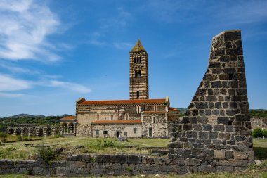 Kutsal Teslis Kilisesi Saccargia - Sardunya - İtalya