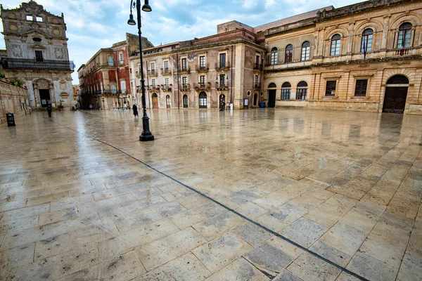 Ortigia Adası 'ndaki Duomo Plaza - Sicilya - İtalya