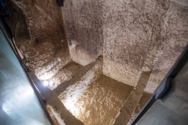 Antika Taş Zeytinyağı Tankları