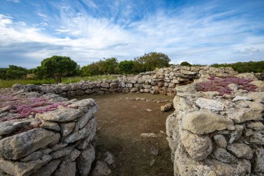 Santa Vittoria 'nın Nuragic Mabedi - Sardunya - İtalya