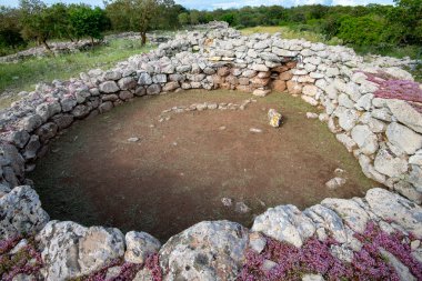 Santa Vittoria 'nın Nuragic Mabedi - Sardunya - İtalya