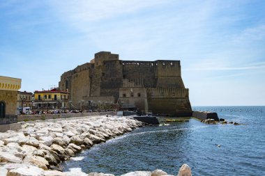 Napoli 'deki Ovo Kalesi - İtalya