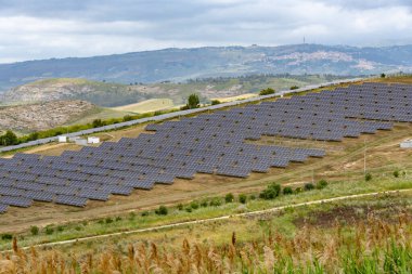 Güneş Paneli İstasyonu - Sicilya - İtalya