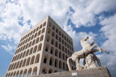 2. Dünya Savaşı 'ndan kalma faşist bina - İtalya