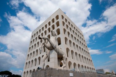 2. Dünya Savaşı 'ndan kalma faşist bina - İtalya