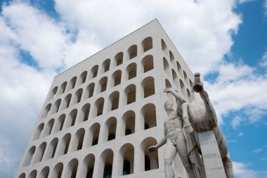 2. Dünya Savaşı 'ndan kalma faşist bina - İtalya
