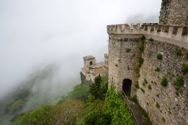 Erice 'deki Balio Kalesi - Sicilya - İtalya