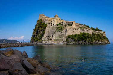 Ischia 'nın Aragonese Kalesi - İtalya