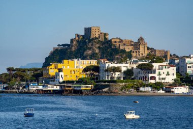 Ischia 'nın Aragonese Kalesi - İtalya