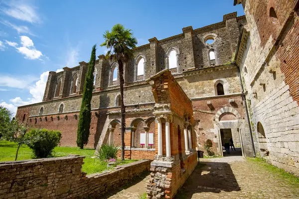San Galgano Manastırı Harabeleri - İtalya