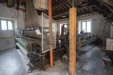 Ekranda Antika Dokuma Makinesi