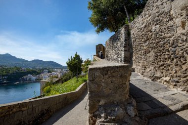 Ischia 'nın Aragonese Kalesi - İtalya