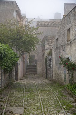 Erice - Sicilya - İtalya 'daki kaldırım taşı caddesi