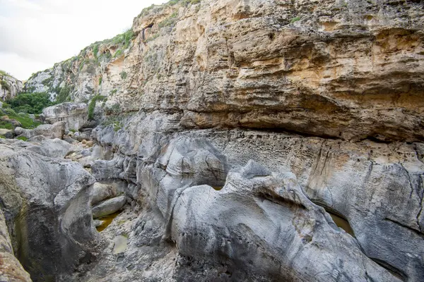 Gozo Adası, Malta 'daki Wied il-Mielah Kayalıkları