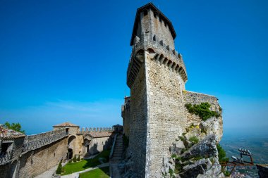 Guaita Kulesi 'ndeki avlu - San Marino