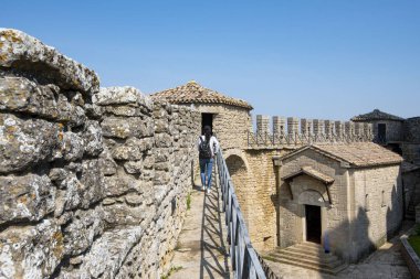 Guaita Kulesi 'ndeki avlu - San Marino