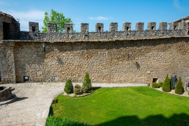 Guaita Kulesi 'ndeki avlu - San Marino