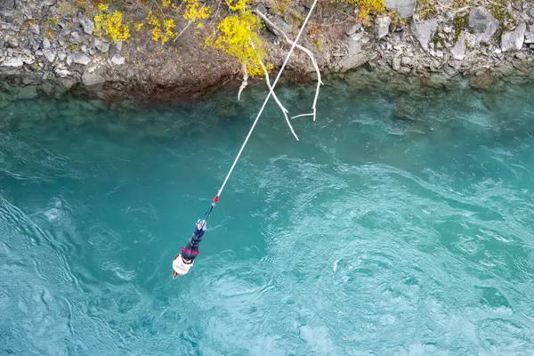 Nehirde zıplayan Bungy