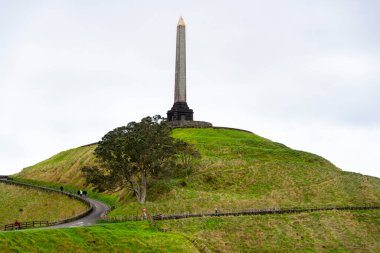 Bir Ağaç Tepesi Anıtı - Auckland - Yeni Zelanda