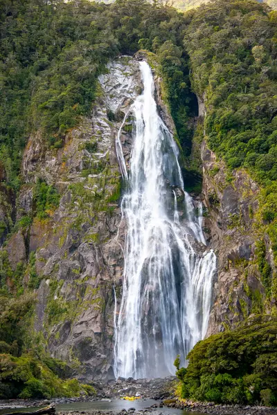 Bowen Falls, Milford Sound - Yeni Zelanda