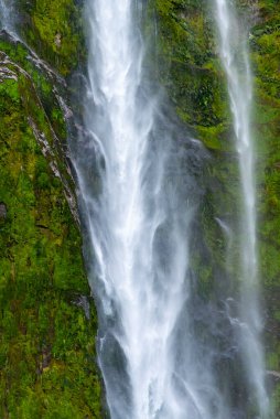 Stirling Falls Milford ses - Yeni Zelanda