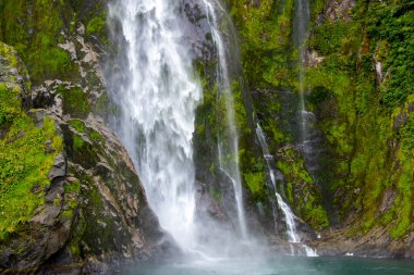 Stirling Falls Milford ses - Yeni Zelanda